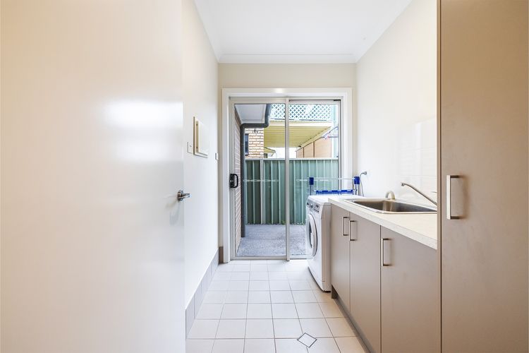 Big Wave At Shoal Bay, 8 Achilles St – large home with ducted air con, Wi-Fi and Linen