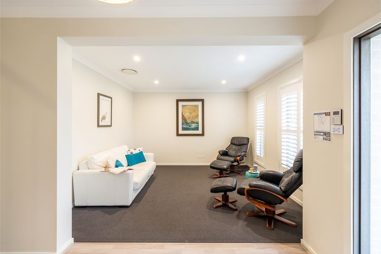 Big Wave At Shoal Bay, 8 Achilles St – large home with ducted air con, Wi-Fi and Linen