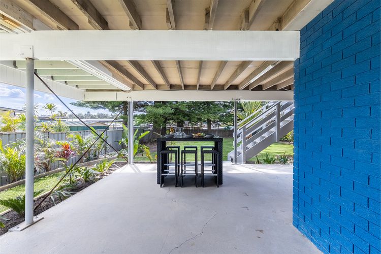 Five Pines Beach House at Birubi, 20 Robinson St – pet friendly, aircon and WiFi