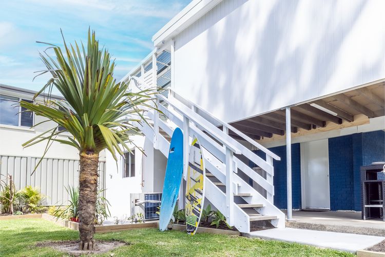 Five Pines Beach House at Birubi, 20 Robinson St – pet friendly, aircon and WiFi