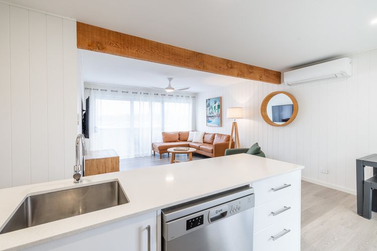 Five Pines Beach House at Birubi, 20 Robinson St – pet friendly, aircon and WiFi