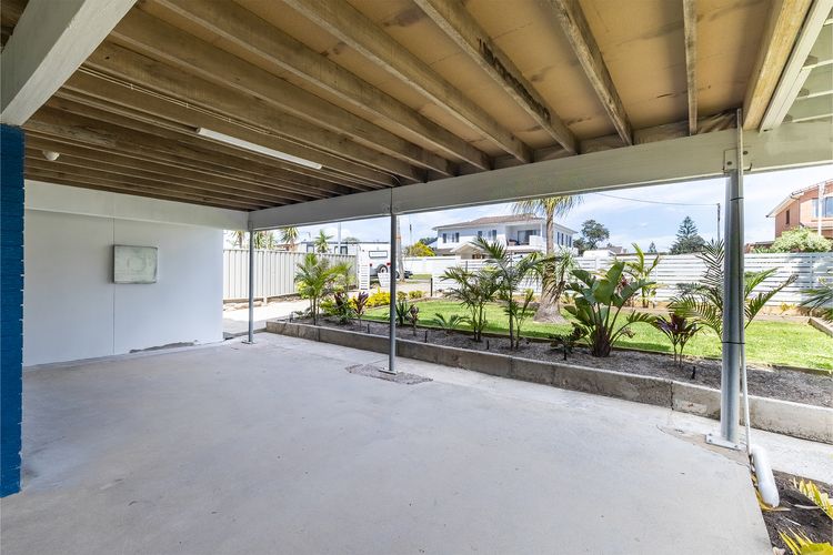 Five Pines Beach House at Birubi, 20 Robinson St – pet friendly, aircon and WiFi