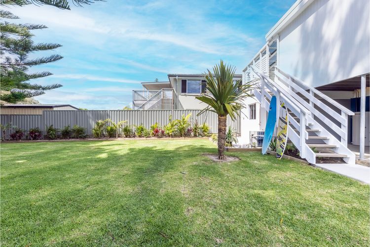 Five Pines Beach House at Birubi, 20 Robinson St – pet friendly, aircon and WiFi