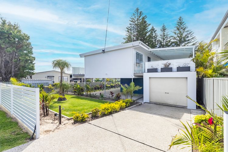 Five Pines Beach House at Birubi, 20 Robinson St – pet friendly, aircon and WiFi