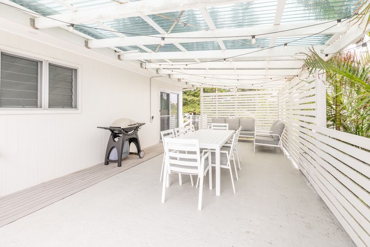 Five Pines Beach House at Birubi, 20 Robinson St – pet friendly, aircon and WiFi