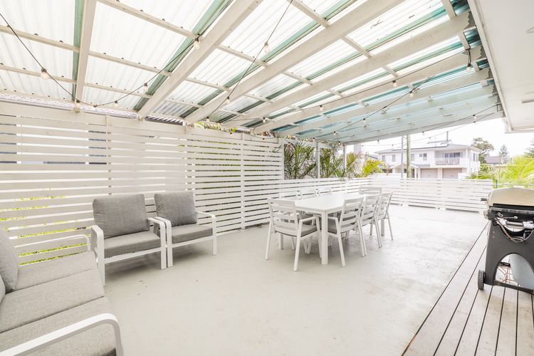 Five Pines Beach House at Birubi, 20 Robinson St – pet friendly, aircon and WiFi