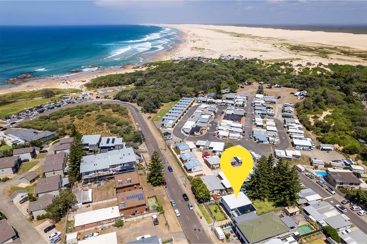 Five Pines Beach House at Birubi, 20 Robinson St – pet friendly, aircon and WiFi