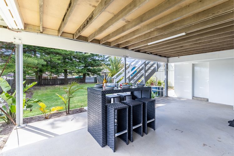 Five Pines Beach House at Birubi, 20 Robinson St – pet friendly, aircon and WiFi