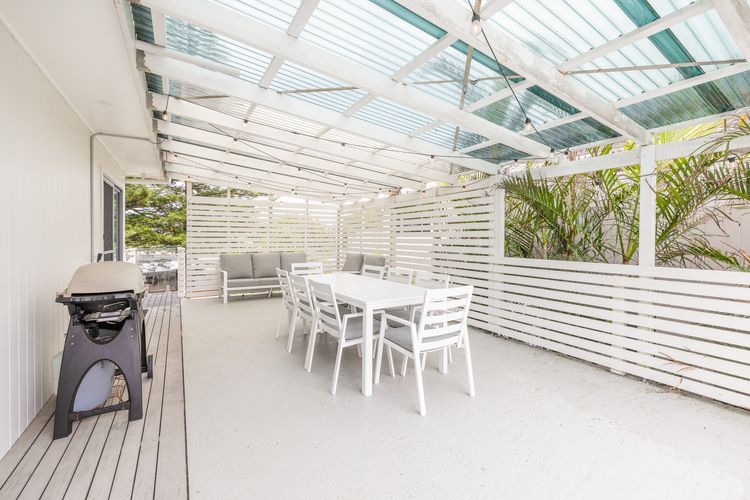 Five Pines Beach House at Birubi, 20 Robinson St – pet friendly, aircon and WiFi