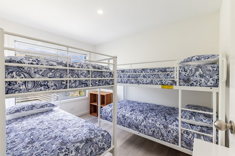 Five Pines Beach House at Birubi, 20 Robinson St – pet friendly, aircon and WiFi