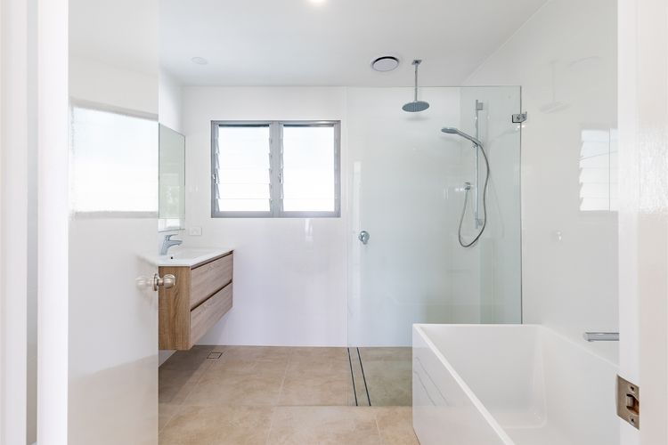 Five Pines Beach House at Birubi, 20 Robinson St – pet friendly, aircon and WiFi