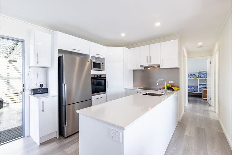 Five Pines Beach House at Birubi, 20 Robinson St – pet friendly, aircon and WiFi