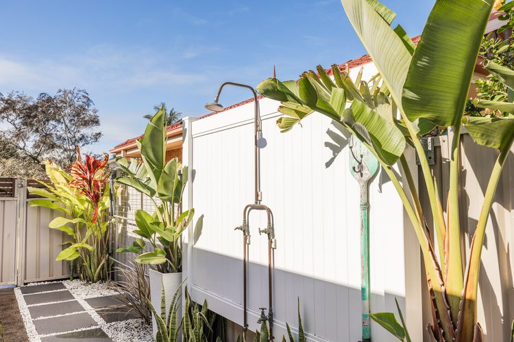 Fingal on Whitesands, 1/12 Whitesands Road – all on ground level with air con, wi-fi and boat parking