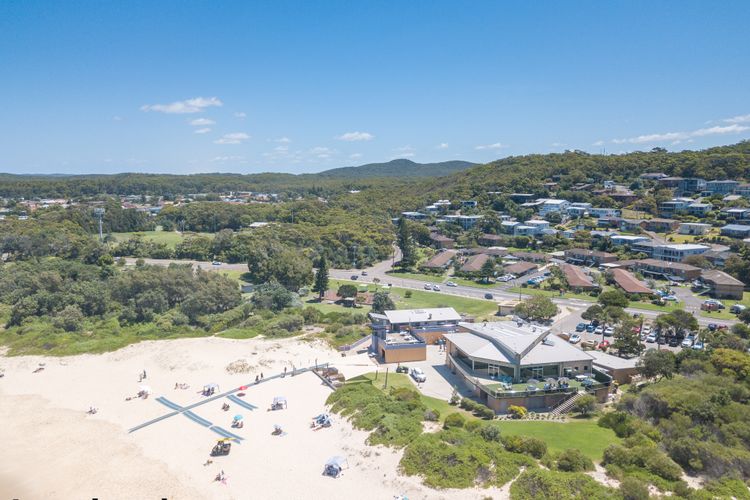 Fingal on Whitesands, 1/12 Whitesands Road – all on ground level with air con, wi-fi and boat parking