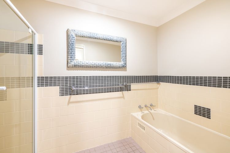 Fingal on Whitesands, 1/12 Whitesands Road – all on ground level with air con, wi-fi and boat parking