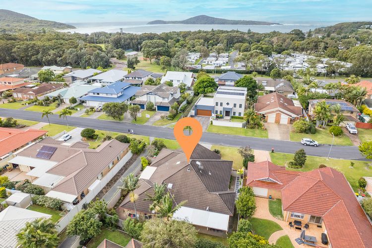 Fingal on Whitesands, 1/12 Whitesands Road – all on ground level with air con, wi-fi and boat parking