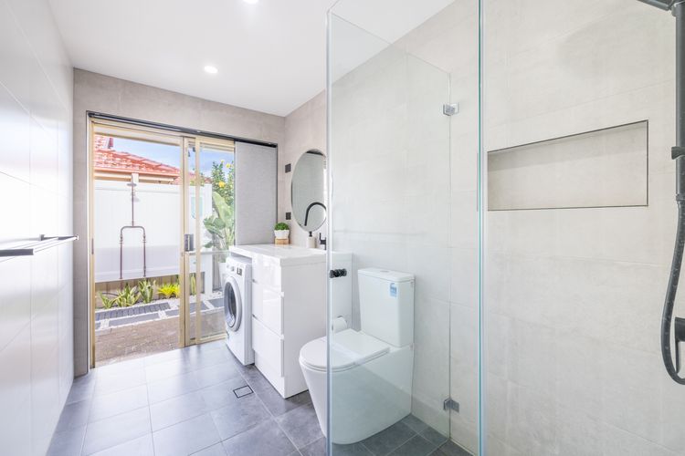 Fingal on Whitesands, 1/12 Whitesands Road – all on ground level with air con, wi-fi and boat parking
