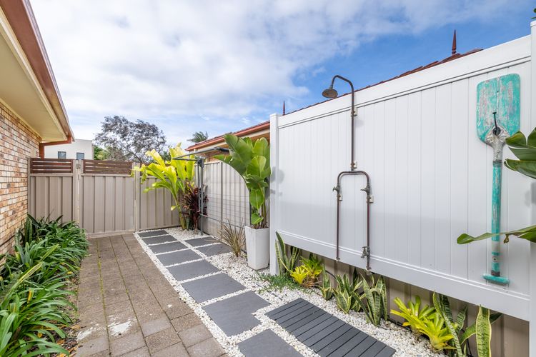 Fingal on Whitesands, 1/12 Whitesands Road – all on ground level with air con, wi-fi and boat parking