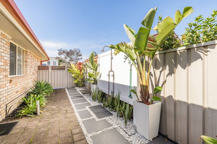 Fingal on Whitesands, 1/12 Whitesands Road – all on ground level with air con, wi-fi and boat parking