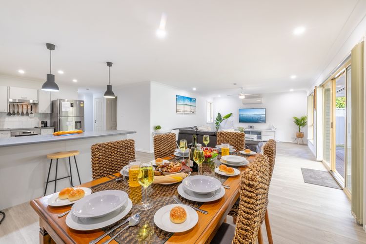 Fingal on Whitesands, 1/12 Whitesands Road – all on ground level with air con, wi-fi and boat parking