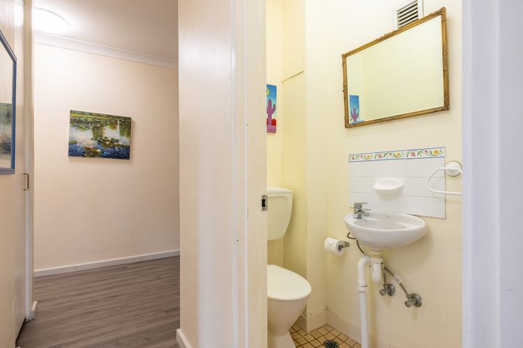 Mistral Court 13, 17 Mistral Close – walk across to Little Beach