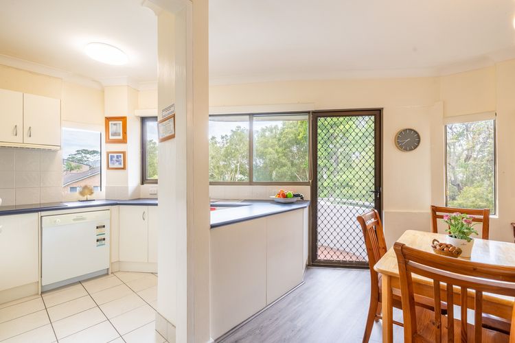Mistral Court 13, 17 Mistral Close – walk across to Little Beach