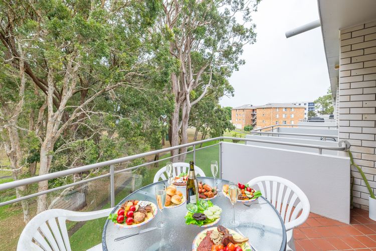 Mistral Court 13, 17 Mistral Close – walk across to Little Beach