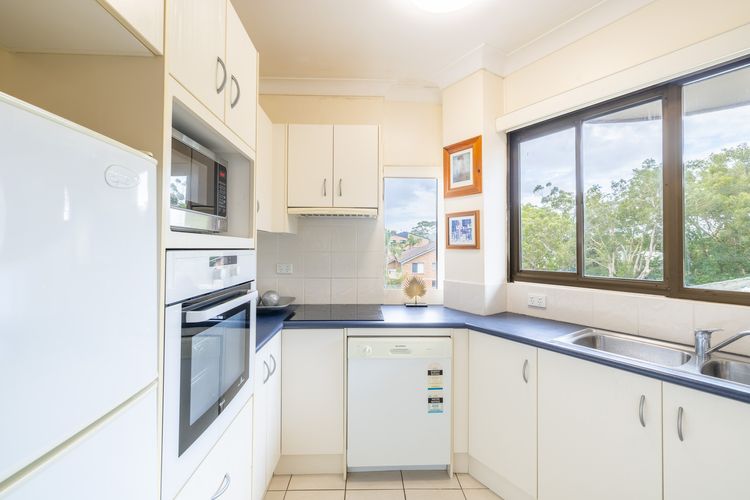 Mistral Court 13, 17 Mistral Close – walk across to Little Beach