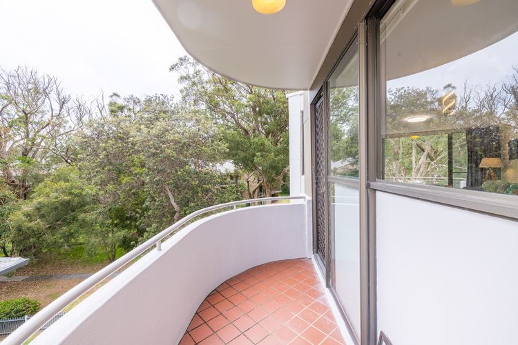 Mistral Court 13, 17 Mistral Close – walk across to Little Beach