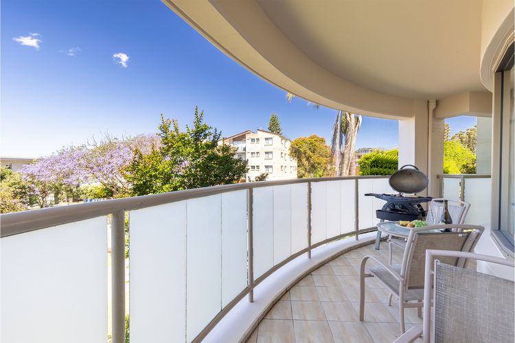 Bay Break, 1/25 Voyager Cl – 50 metres to the waters edge, lift and air conditioning