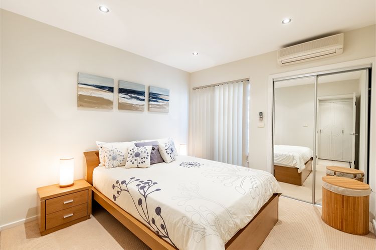 Bay Break, 1/25 Voyager Cl – 50 metres to the waters edge, lift and air conditioning