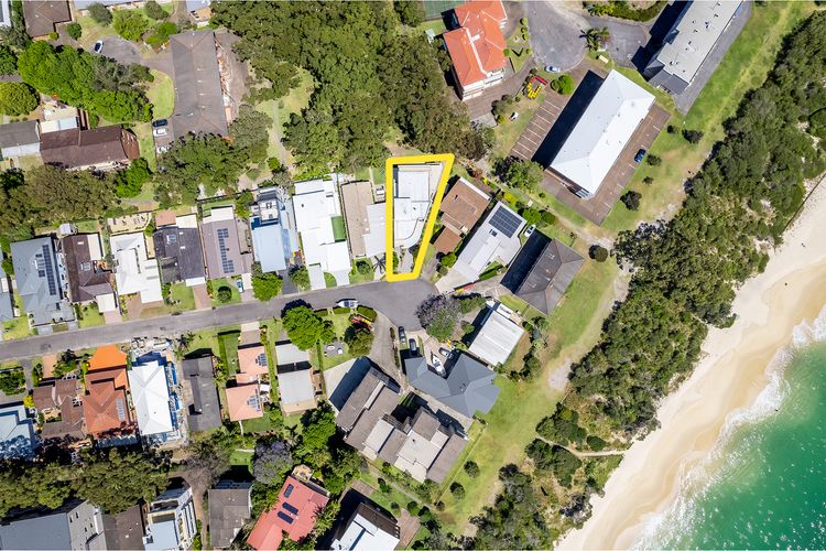 Bay Break, 1/25 Voyager Cl – 50 metres to the waters edge, lift and air conditioning