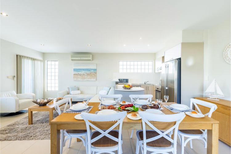 Bay Break, 1/25 Voyager Cl – 50 metres to the waters edge, lift and air conditioning