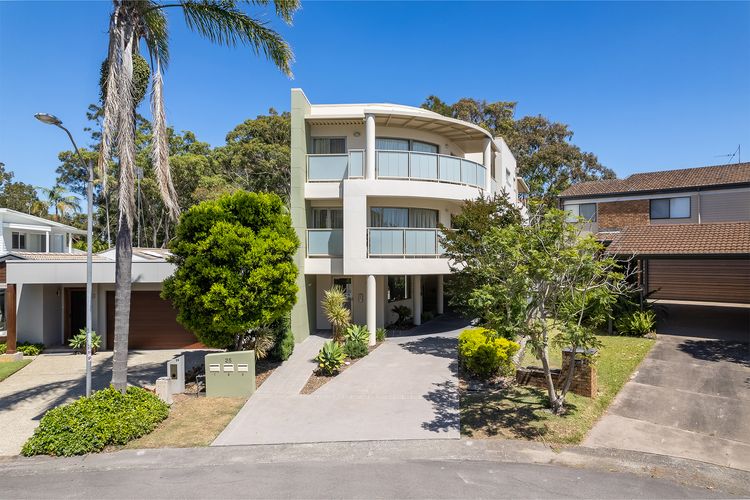 Bay Break, 1/25 Voyager Cl – 50 metres to the waters edge, lift and air conditioning