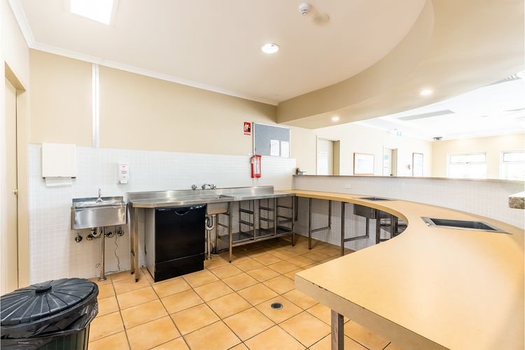 203 The Breakwater, 2 Messines St – magical unit with lift, pool, views and aircon