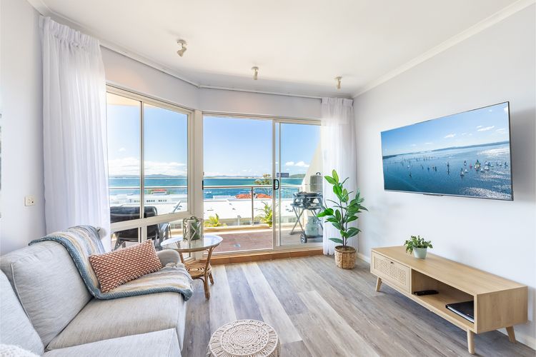 203 The Breakwater, 2 Messines St – magical unit with lift, pool, views and aircon