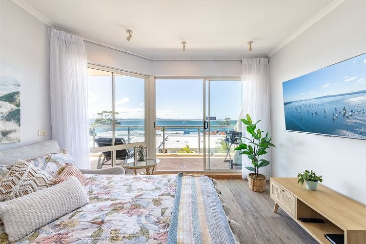 203 The Breakwater, 2 Messines St – magical unit with lift, pool, views and aircon