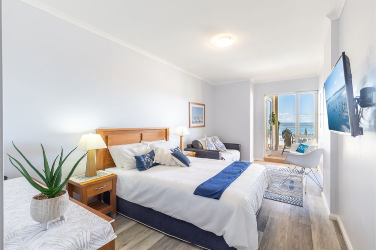 203 The Breakwater, 2 Messines St – magical unit with lift, pool, views and aircon