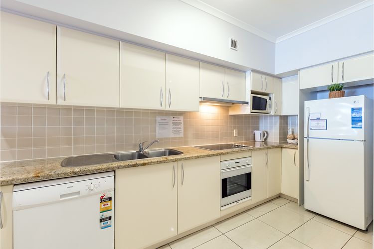 203 The Breakwater, 2 Messines St – magical unit with lift, pool, views and aircon