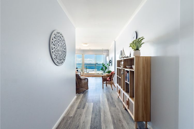 203 The Breakwater, 2 Messines St – magical unit with lift, pool, views and aircon