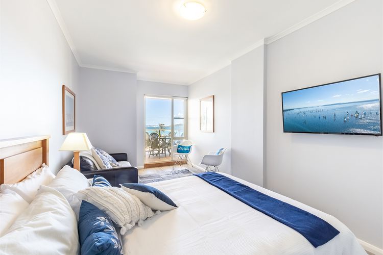 203 The Breakwater, 2 Messines St – magical unit with lift, pool, views and aircon