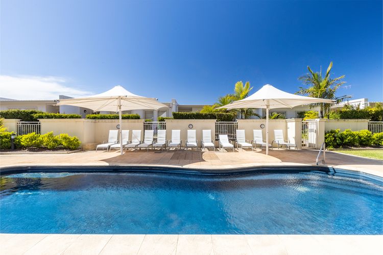 203 The Breakwater, 2 Messines St – magical unit with lift, pool, views and aircon