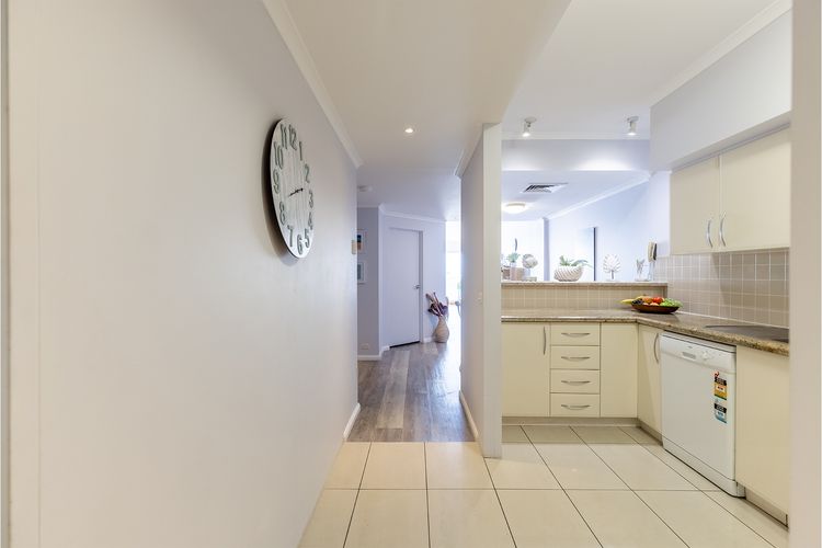 203 The Breakwater, 2 Messines St – magical unit with lift, pool, views and aircon