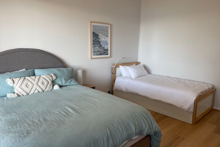 Dukes , 31 Gloucester St – spectacular water views and the added comfort of air conditioning and Wi-Fi