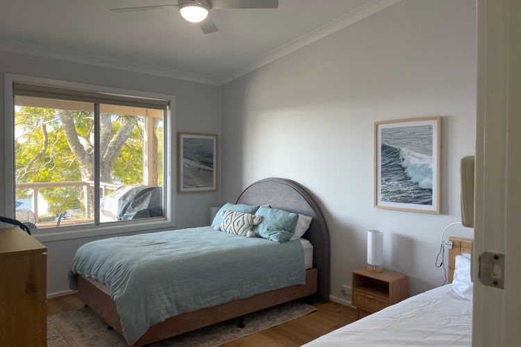 Dukes , 31 Gloucester St – spectacular water views and the added comfort of air conditioning and Wi-Fi