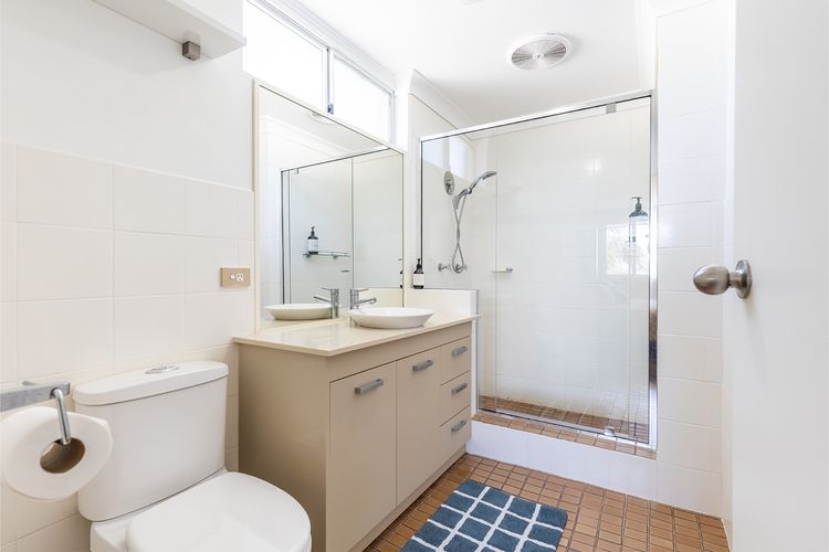 Sanctuary on Dutchies, 18 Gloucester Street – Water views, Air Conditioning, WiFi and Close To Town