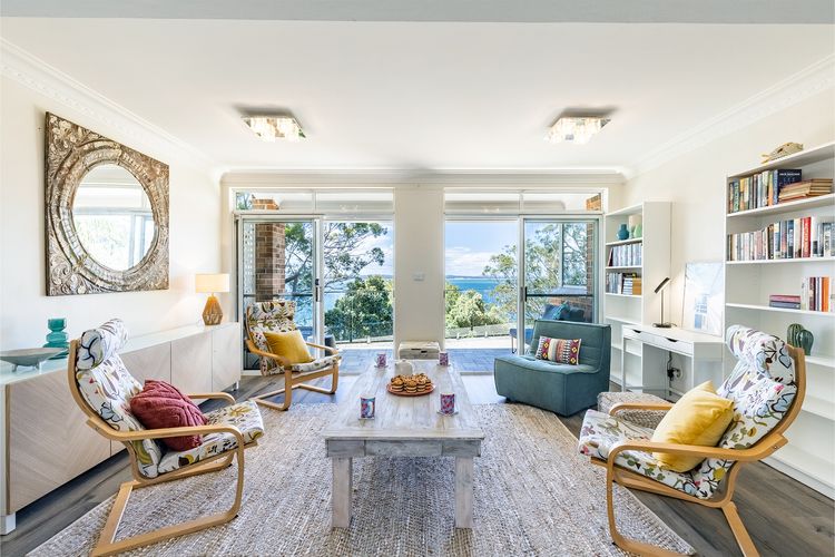 Sanctuary on Dutchies, 18 Gloucester Street – Water views, Air Conditioning, WiFi and Close To Town