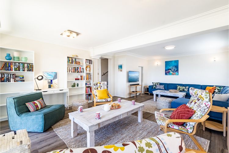 Sanctuary on Dutchies, 18 Gloucester Street – Water views, Air Conditioning, WiFi and Close To Town