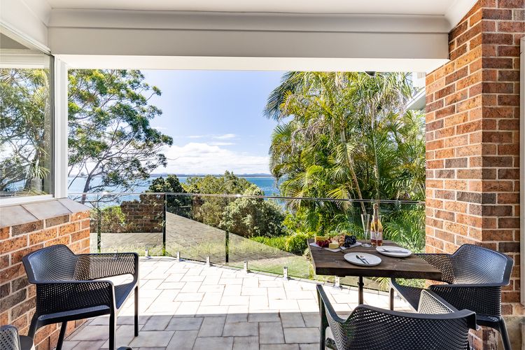 Sanctuary on Dutchies, 18 Gloucester Street – Water views, Air Conditioning, WiFi and Close To Town