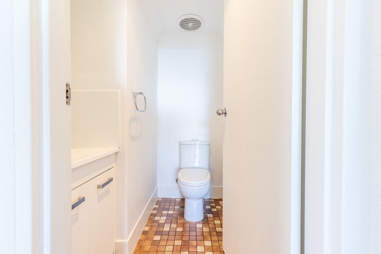 Sanctuary on Dutchies, 18 Gloucester Street – Water views, Air Conditioning, WiFi and Close To Town